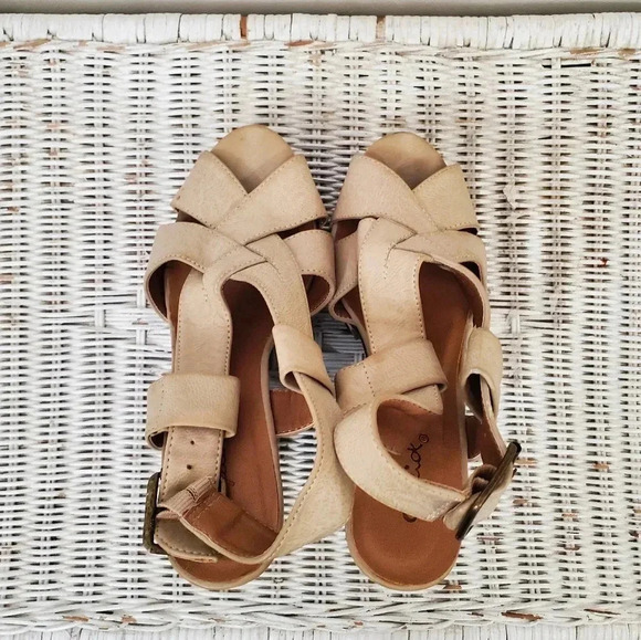 ✨BOGO FREE✨ Qupid | Woven Cream Buckled Peep toe Platform Leather Wedges - Picture 2 of 4